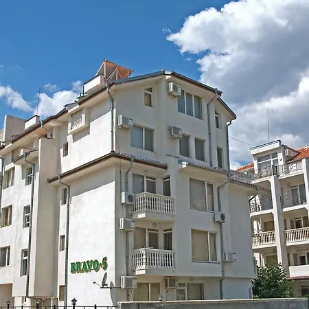 Apartment Bravo 5